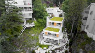 Gleneagles Drive Residence fits into the steep coastal landscape and with that retains a balance between nature and architecture. Source: Brett Ryan Studios, Vancouver Multi-component building with extensive green roofs